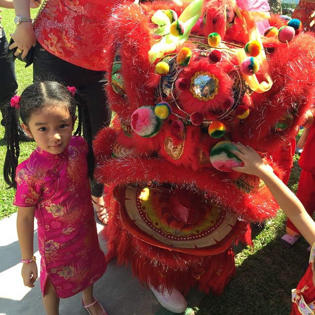 ลูกดาราแต่งตัวต้อนรับ วันตรุษจีน ลูกดาราแต่งตัวต้อนรับ วันตรุษจีน