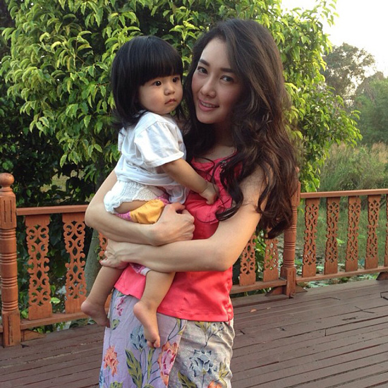 น้องฮานะ วิชญพร ผู้รับบท น้องอ้อย ใน ละคร ทองเนื้อเก้า น้องฮานะ วิชญพร ผู้รับบท น้องอ้อย ใน ละคร ทองเนื้อเก้า