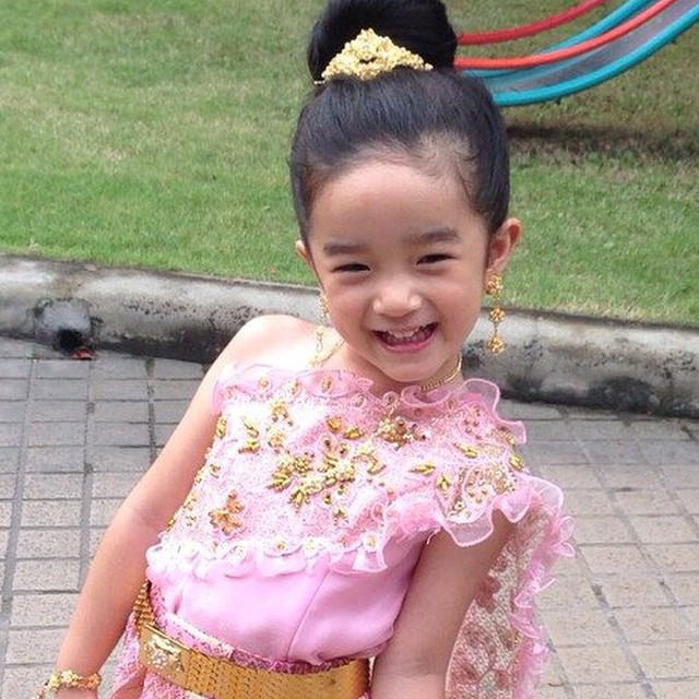 รวมรูปภาพลูกดาราแต่งชุดไทย ลอยกระทง 2557 รวมรูปภาพลูกดาราแต่งชุดไทย ลอยกระทง 2557