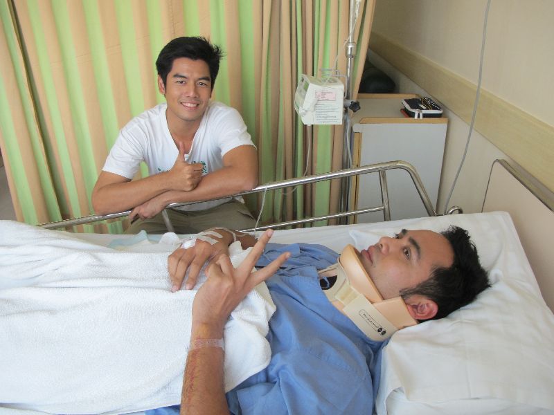 ชาลี กรรณสูต ประสบอุบัติเหตุ มอเตอร์ไซค์พลิกคว่ำ ชาลี กรรณสูต ประสบอุบัติเหตุ มอเตอร์ไซค์พลิกคว่ำ