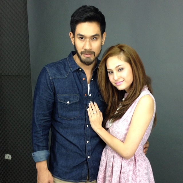 อ๋อม อรรคพันธ์ - ขวัญ อุษามณี ละคร หัวใจเถื่อน อ๋อม อรรคพันธ์ - ขวัญ อุษามณี ละคร หัวใจเถื่อน