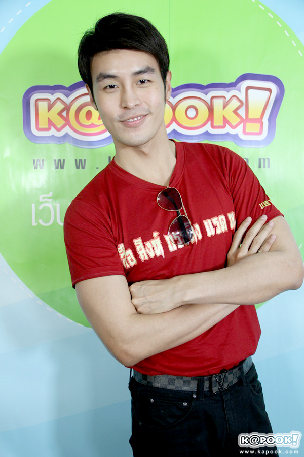 นักแสดซีรีส์ เลือดมังกร มอบส้มพร้อมอวยพรวันตรุษจีน นักแสดซีรีส์ เลือดมังกร มอบส้มพร้อมอวยพรวันตรุษจีน