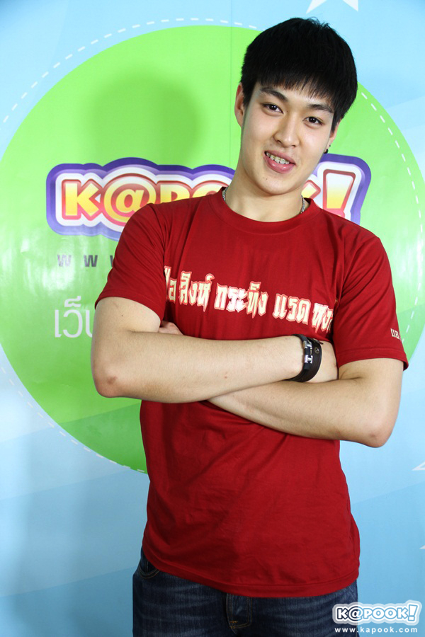 นักแสดซีรีส์ เลือดมังกร มอบส้มพร้อมอวยพรวันตรุษจีน นักแสดซีรีส์ เลือดมังกร มอบส้มพร้อมอวยพรวันตรุษจีน