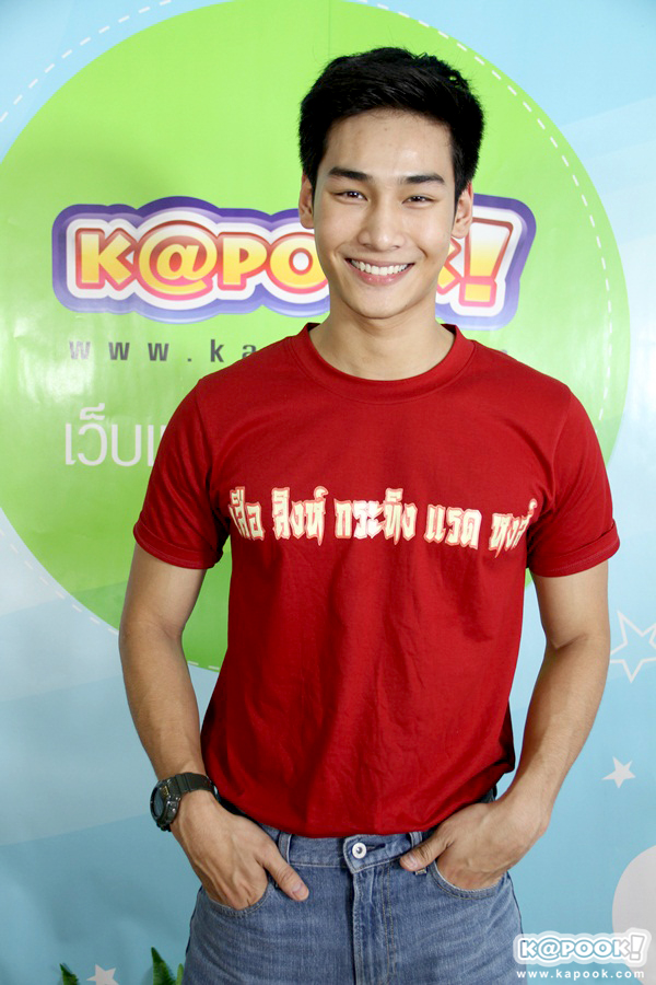 นักแสดซีรีส์ เลือดมังกร มอบส้มพร้อมอวยพรวันตรุษจีน นักแสดซีรีส์ เลือดมังกร มอบส้มพร้อมอวยพรวันตรุษจีน