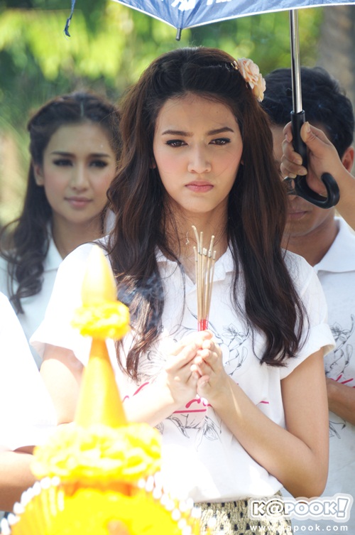 ละคร พลับพลึงสีชมพู บวงสรวง ละคร พลับพลึงสีชมพู บวงสรวง