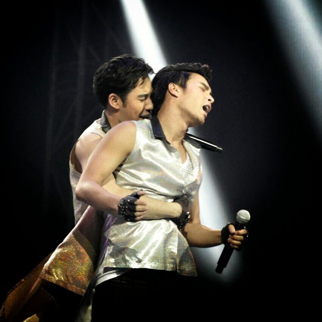 ก้อย ลิเดีย โชว์จูบดูดดื่ม บนเวที Green Concert ก้อย ลิเดีย โชว์จูบดูดดื่ม บนเวที Green Concert