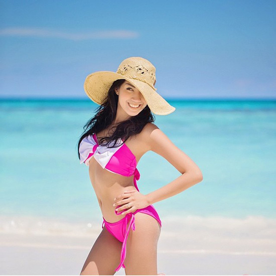 ใบเตย อาร์สยาม ในชุดว่ายน้ำ ใบเตย อาร์สยาม ในชุดว่ายน้ำ