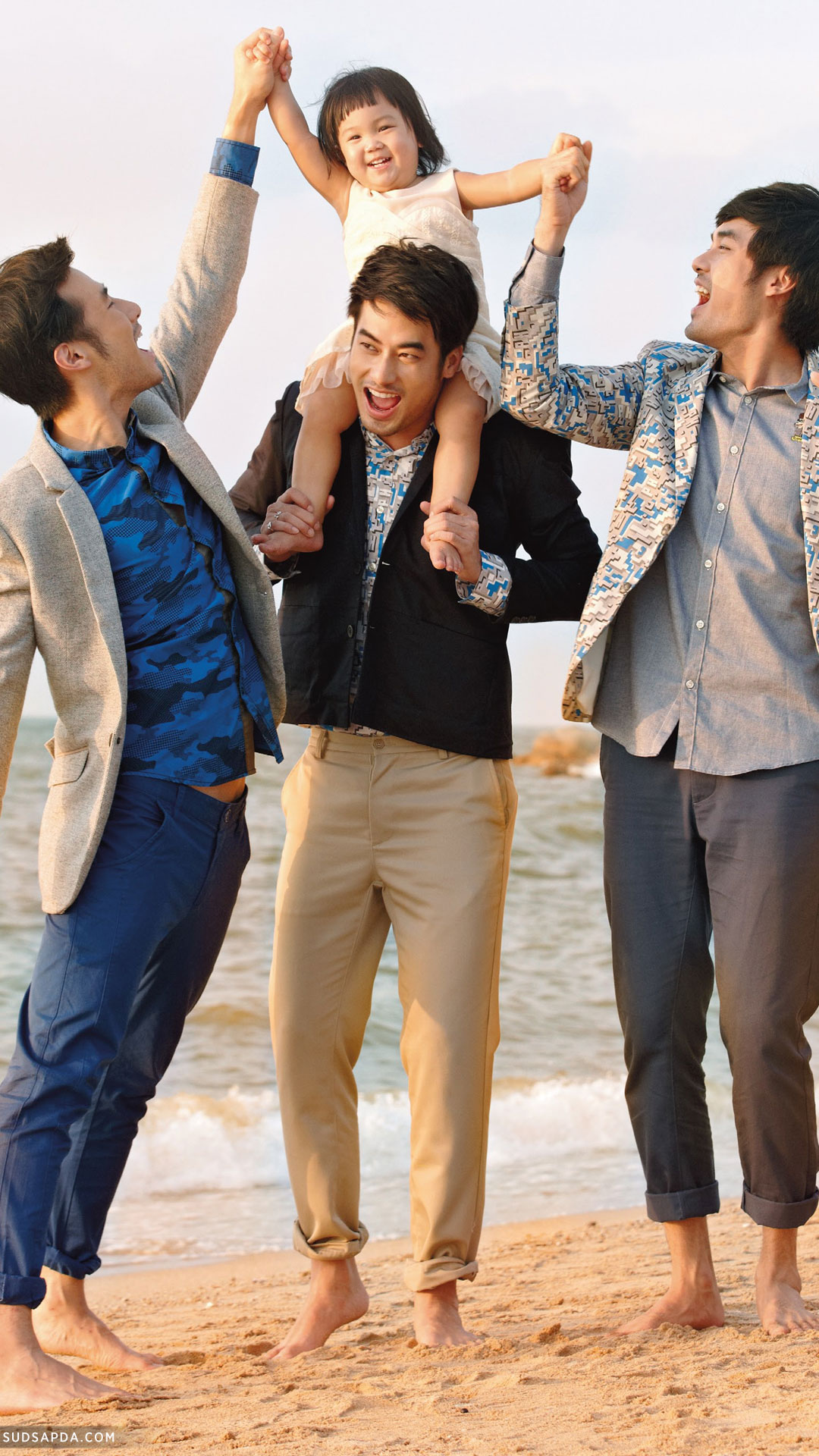 น้องวันใหม่ พร้อมครอบครัวฉัตรบริรักษ์ ขึ้นปก นิตยสารสุดสัปดาห์ น้องวันใหม่ พร้อมครอบครัวฉัตรบริรักษ์ ขึ้นปก นิตยสารสุดสัปดาห์