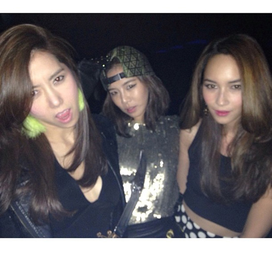 คริส หอวัง - ไอซ์ อภิษฎา - บี น้ำทิพย์ เที่ยวเกาหลี พร้อมปาร์ตี้ฮาโลวีน คริส หอวัง - ไอซ์ อภิษฎา - บี น้ำทิพย์ เที่ยวเกาหลี พร้อมปาร์ตี้ฮาโลวีน