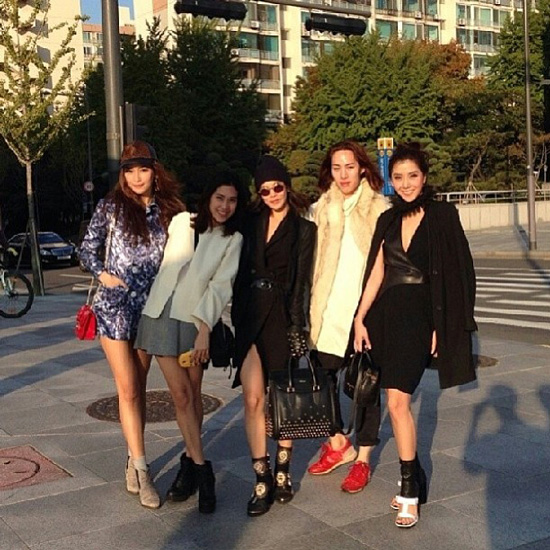 คริส หอวัง - ไอซ์ อภิษฎา - บี น้ำทิพย์ เที่ยวเกาหลี พร้อมปาร์ตี้ฮาโลวีน คริส หอวัง - ไอซ์ อภิษฎา - บี น้ำทิพย์ เที่ยวเกาหลี พร้อมปาร์ตี้ฮาโลวีน