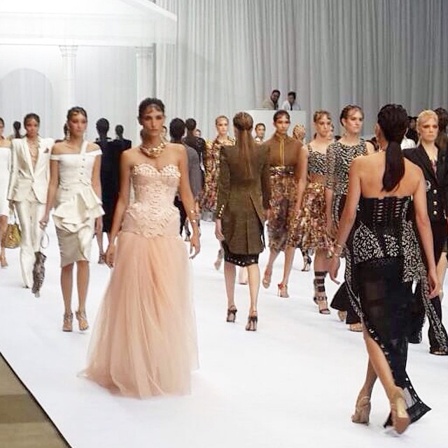 ดาราร่วมงานแฟชั่นโชว์ พระองค์เจ้าสิริวัณวลี คับคั่ง ดาราร่วมงานแฟชั่นโชว์ พระองค์เจ้าสิริวัณวลี คับคั่ง