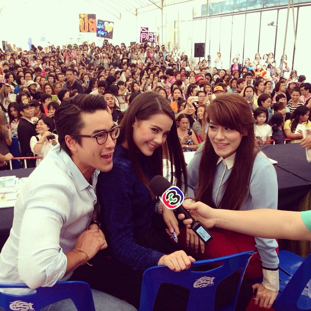 ช่อง 3 รวมดารา แจกลายเซ็น ปฏิทินช่อง 3 2558 ช่อง 3 รวมดารา แจกลายเซ็น ปฏิทินช่อง 3 2558