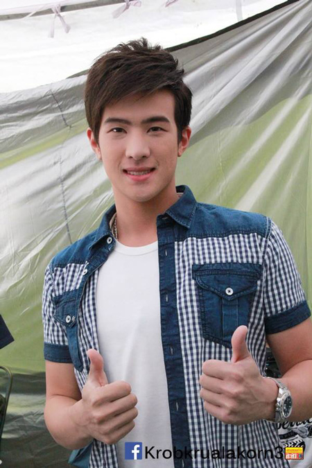 ช่อง 3 รวมดารา แจกลายเซ็น ปฏิทินช่อง 3 2558 ช่อง 3 รวมดารา แจกลายเซ็น ปฏิทินช่อง 3 2558