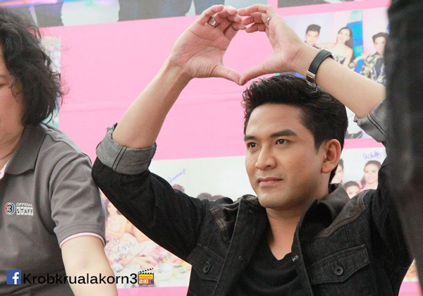 ช่อง 3 รวมดารา แจกลายเซ็น ปฏิทินช่อง 3 2558 ช่อง 3 รวมดารา แจกลายเซ็น ปฏิทินช่อง 3 2558