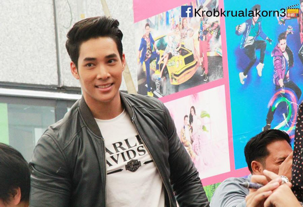 ช่อง 3 รวมดารา แจกลายเซ็น ปฏิทินช่อง 3 2558 ช่อง 3 รวมดารา แจกลายเซ็น ปฏิทินช่อง 3 2558