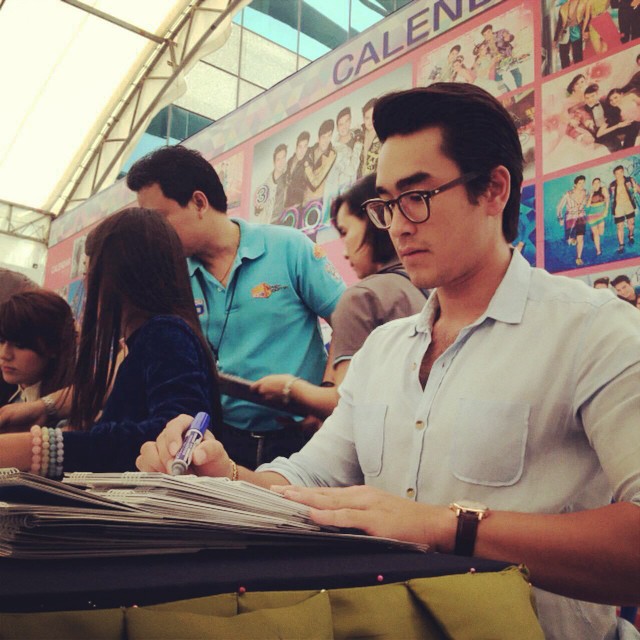 ช่อง 3 รวมดารา แจกลายเซ็น ปฏิทินช่อง 3 2558 ช่อง 3 รวมดารา แจกลายเซ็น ปฏิทินช่อง 3 2558