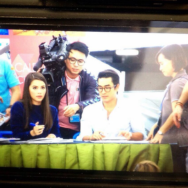 ช่อง 3 รวมดารา แจกลายเซ็น ปฏิทินช่อง 3 2558 ช่อง 3 รวมดารา แจกลายเซ็น ปฏิทินช่อง 3 2558