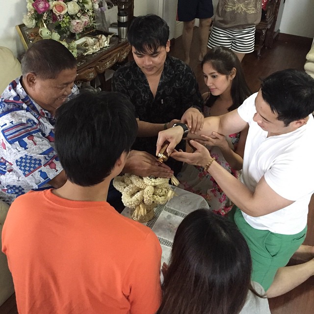 ภาพดารารดน้ำดำหัวผู้ใหญ่ ในวันสงกรานต์ 2558 ภาพดารารดน้ำดำหัวผู้ใหญ่ ในวันสงกรานต์ 2558