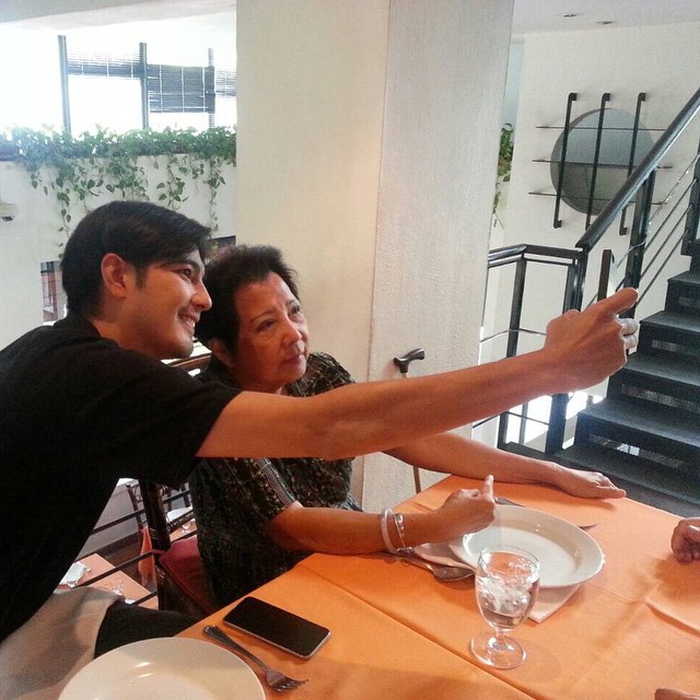 ภาพดารารดน้ำดำหัวผู้ใหญ่ ในวันสงกรานต์ 2558 ภาพดารารดน้ำดำหัวผู้ใหญ่ ในวันสงกรานต์ 2558