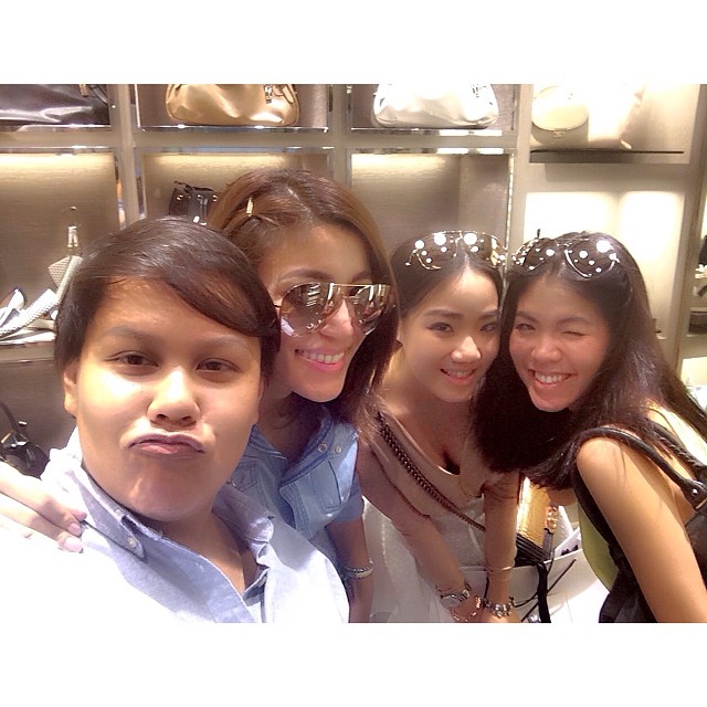 เอมมี่ มรกต - ไฮโซเจมส์ เอมมี่ มรกต - ไฮโซเจมส์