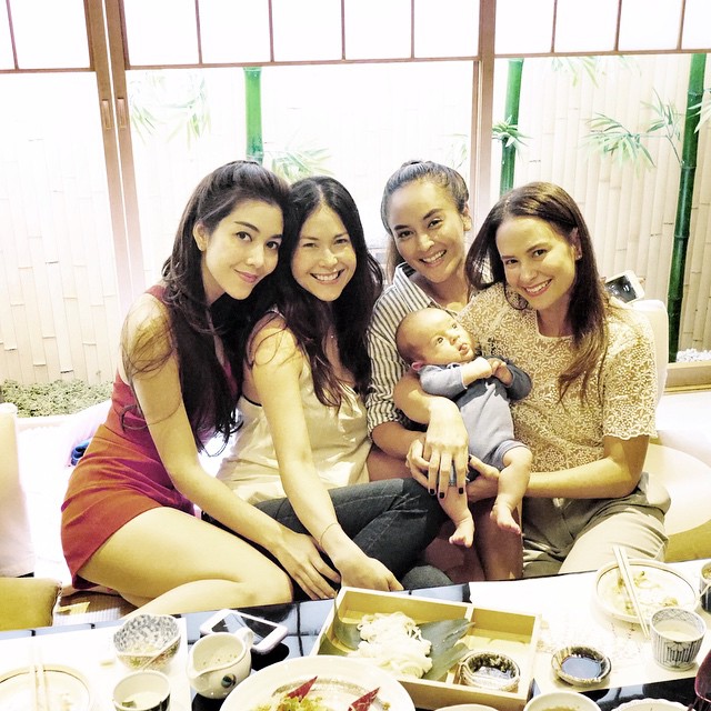 พอลล่า กลับไทย แก๊งนางฟ้า แห่เยี่ยม น้องไลลา น้องลูก้า พอลล่า กลับไทย แก๊งนางฟ้า แห่เยี่ยม น้องไลลา น้องลูก้า