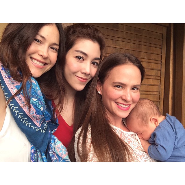 พอลล่า กลับไทย แก๊งนางฟ้า แห่เยี่ยม น้องไลลา น้องลูก้า พอลล่า กลับไทย แก๊งนางฟ้า แห่เยี่ยม น้องไลลา น้องลูก้า