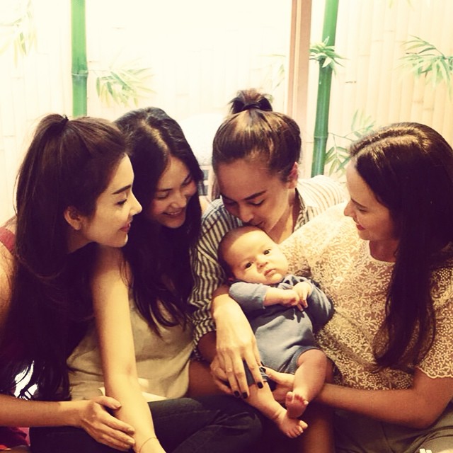 พอลล่า กลับไทย แก๊งนางฟ้า แห่เยี่ยม น้องไลลา น้องลูก้า พอลล่า กลับไทย แก๊งนางฟ้า แห่เยี่ยม น้องไลลา น้องลูก้า