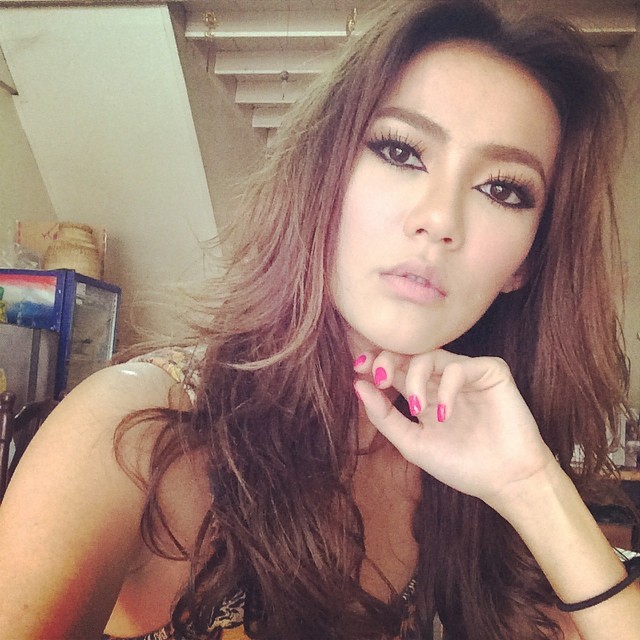 กิ๊บซี่ เกิร์ลลี่เบอร์รี่ กิ๊บซี่ เกิร์ลลี่เบอร์รี่