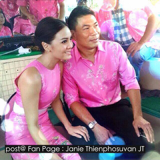 เจนี่ เอ๋ ประเพณีรับบัว เจนี่ เอ๋ ประเพณีรับบัว