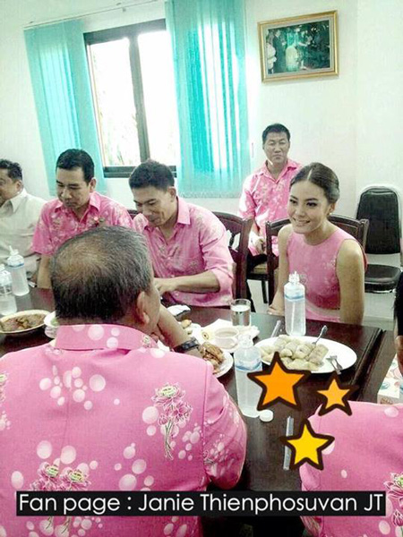 เจนี่ เอ๋ ประเพณีรับบัว เจนี่ เอ๋ ประเพณีรับบัว