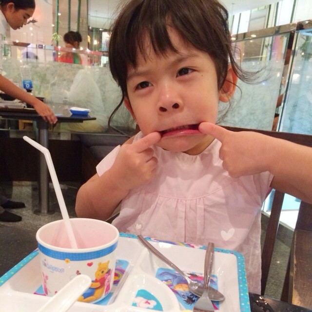 น้องยี่หวา น้องยูจิน - ครอบครัวโจ๊ก โซคูล น้องยี่หวา น้องยูจิน - ครอบครัวโจ๊ก โซคูล