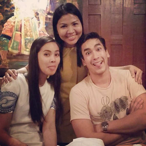 ณเดชน์ ญาญ่า ร้านชาคริต ณเดชน์ ญาญ่า ร้านชาคริต