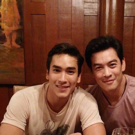 ณเดชน์ ญาญ่า ร้านชาคริต ณเดชน์ ญาญ่า ร้านชาคริต