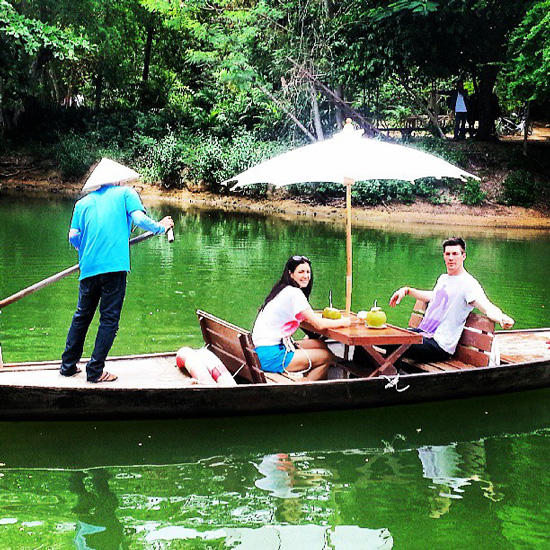 นาตาลี เกลโบว่า - ทราวิส นาตาลี เกลโบว่า - ทราวิส