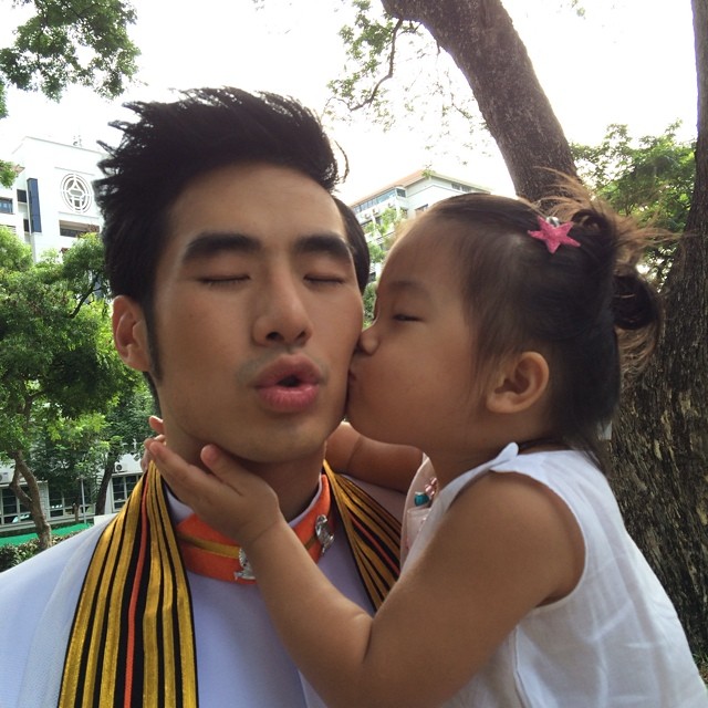 ภัทร ฉัตรบริรักษ์ รับปริญญา ภัทร ฉัตรบริรักษ์ รับปริญญา