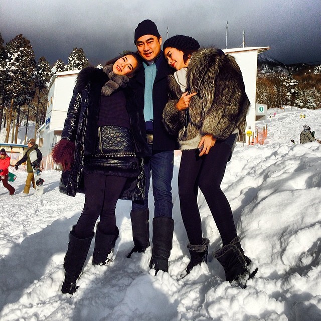 พลอย เฌอมาลย์ คริส หอวัง ถ่ายแบบ นิตยสารเพื่อนเดินทาง พลอย เฌอมาลย์ คริส หอวัง ถ่ายแบบ นิตยสารเพื่อนเดินทาง