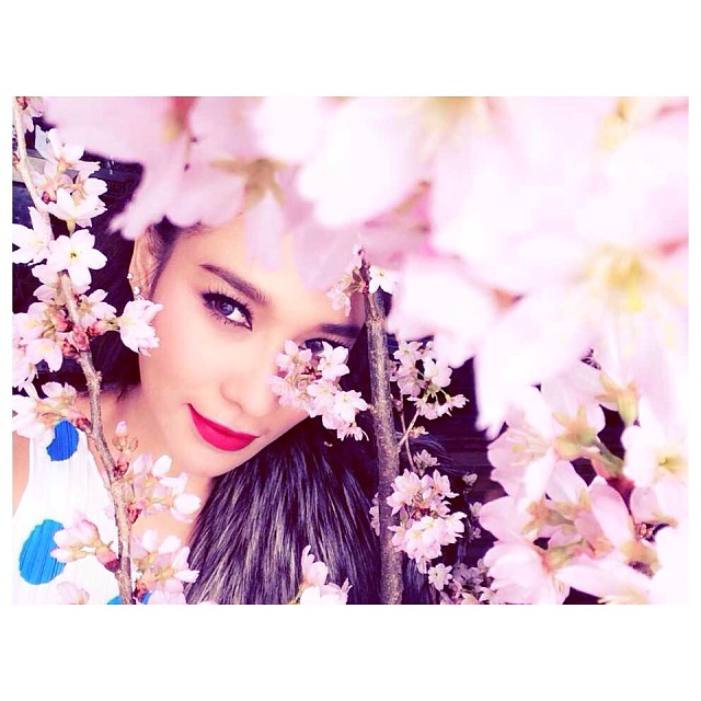 พลอย เฌอมาลย์ คริส หอวัง ถ่ายแบบ นิตยสารเพื่อนเดินทาง พลอย เฌอมาลย์ คริส หอวัง ถ่ายแบบ นิตยสารเพื่อนเดินทาง