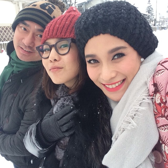 พลอย เฌอมาลย์ คริส หอวัง ถ่ายแบบ นิตยสารเพื่อนเดินทาง พลอย เฌอมาลย์ คริส หอวัง ถ่ายแบบ นิตยสารเพื่อนเดินทาง