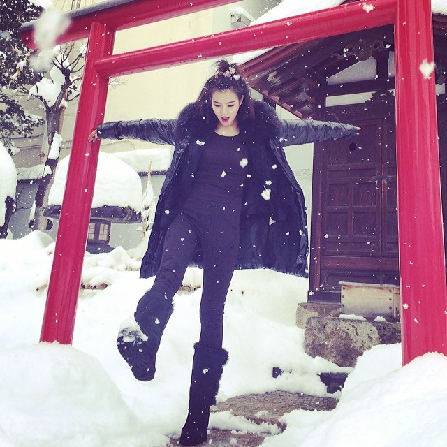 พลอย เฌอมาลย์ คริส หอวัง ถ่ายแบบ นิตยสารเพื่อนเดินทาง พลอย เฌอมาลย์ คริส หอวัง ถ่ายแบบ นิตยสารเพื่อนเดินทาง