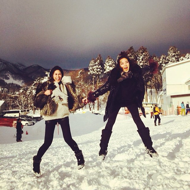 พลอย เฌอมาลย์ คริส หอวัง ถ่ายแบบ นิตยสารเพื่อนเดินทาง พลอย เฌอมาลย์ คริส หอวัง ถ่ายแบบ นิตยสารเพื่อนเดินทาง