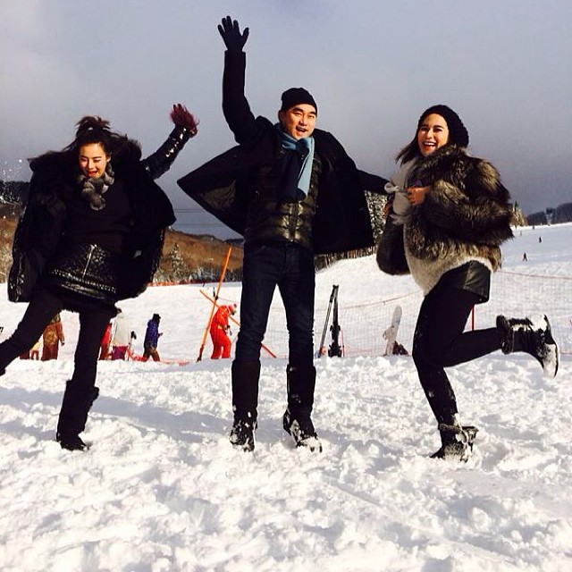 พลอย เฌอมาลย์ คริส หอวัง ถ่ายแบบ นิตยสารเพื่อนเดินทาง พลอย เฌอมาลย์ คริส หอวัง ถ่ายแบบ นิตยสารเพื่อนเดินทาง