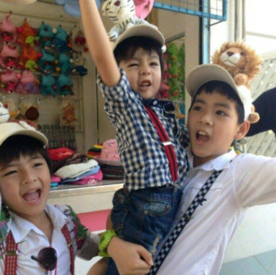 วันเฉลิม ทองเนื้อเก้า น้องเมลิค น้องแม็ค น้องยอร์ช เที่ยว สวนสนุกดรีมเวิลด์ วันเฉลิม ทองเนื้อเก้า น้องเมลิค น้องแม็ค น้องยอร์ช เที่ยว สวนสนุกดรีมเวิลด์