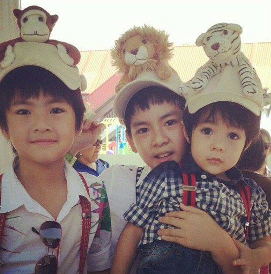 วันเฉลิม ทองเนื้อเก้า น้องเมลิค น้องแม็ค น้องยอร์ช เที่ยว สวนสนุกดรีมเวิลด์ วันเฉลิม ทองเนื้อเก้า น้องเมลิค น้องแม็ค น้องยอร์ช เที่ยว สวนสนุกดรีมเวิลด์