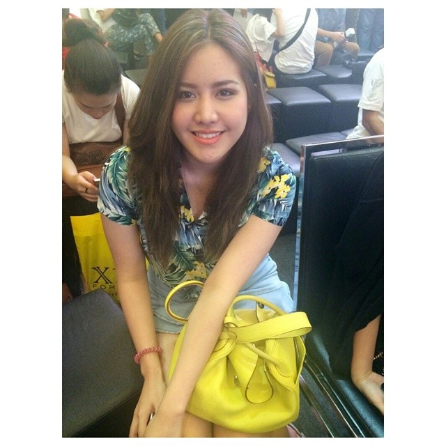 หญิง พลอยชมพู นิธิไพศาลกุล หญิง พลอยชมพู นิธิไพศาลกุล