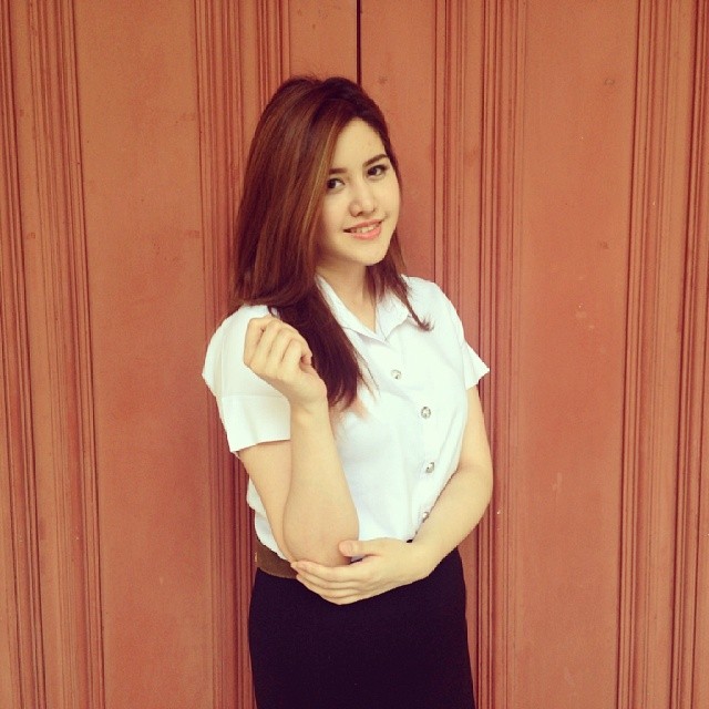 หญิง พลอยชมพู นิธิไพศาลกุล หญิง พลอยชมพู นิธิไพศาลกุล