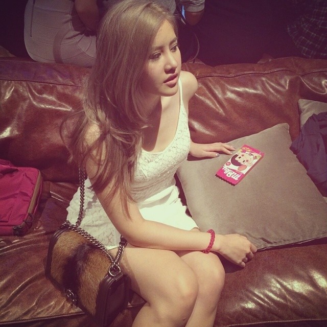 หญิง พลอยชมพู นิธิไพศาลกุล หญิง พลอยชมพู นิธิไพศาลกุล