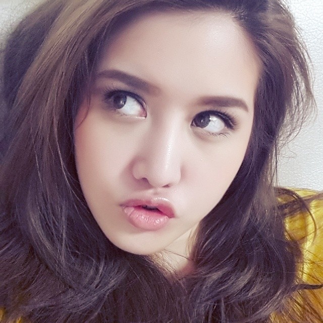 หญิง พลอยชมพู นิธิไพศาลกุล หญิง พลอยชมพู นิธิไพศาลกุล