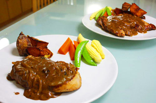 สเต็กหมูราดซอสเห็ดหอม