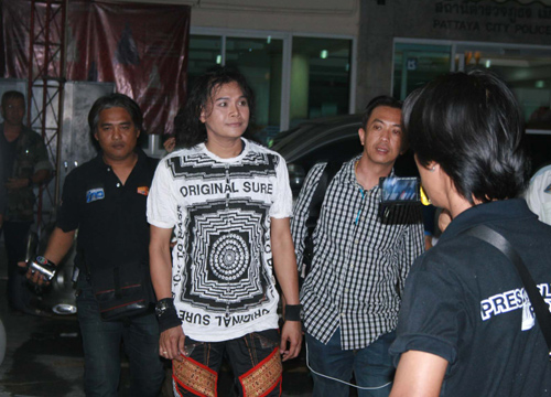 ไหมไทย ใจตะวัน ถูกจับกลางคอนเสิร์ตพัทยา เหตุร้องเพลงละเมิดลิขสิทธิ์