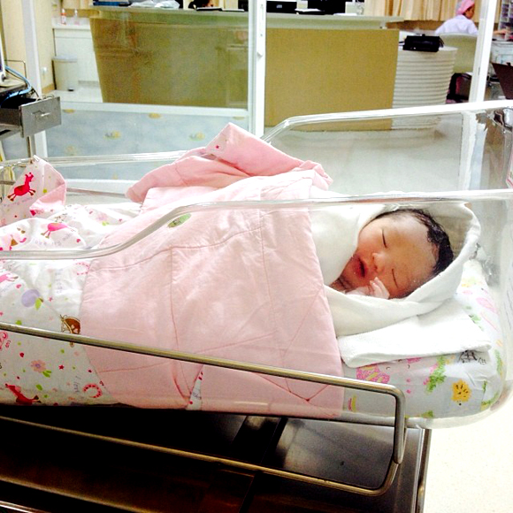 มาเรีย นานา ลูกสาว จีจี้ จอมขวัญ มาเรีย นานา ลูกสาว จีจี้ จอมขวัญ